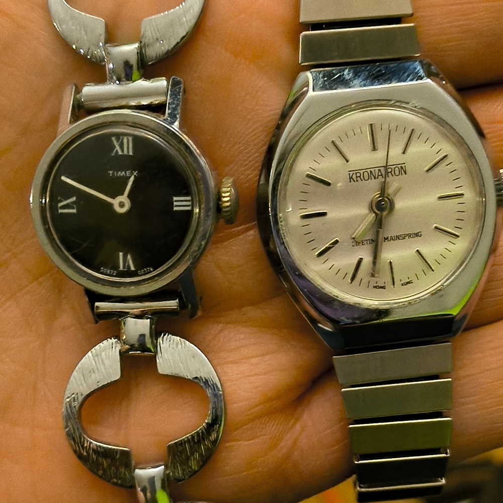 Timex Silver Smartwatch with Modern Design
